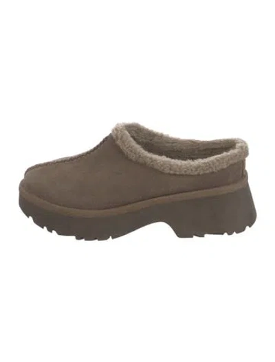 Pre-owned Ugg Suede Oxfords In Neutral