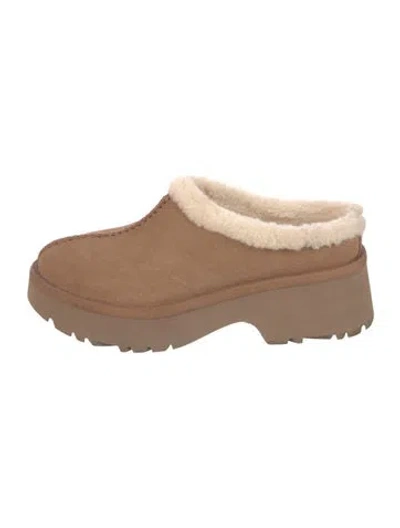 Pre-owned Ugg Suede Oxfords In Neutral