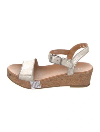 Pre-owned Ugg Suede Sandals In Green