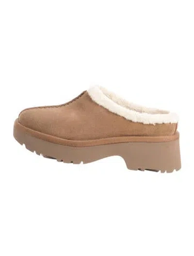 Pre-owned Ugg Suede Slippers In Neutrals