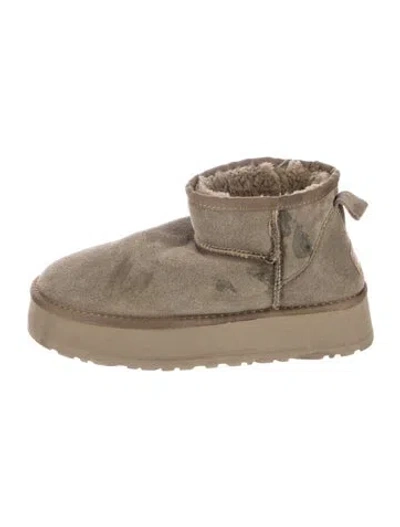 Pre-owned Ugg Suede Snow Boots In Green