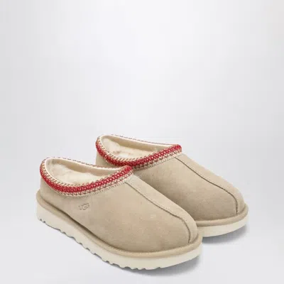 UGG UGG TAZZ II CLOGS IN SAND/CHERRY