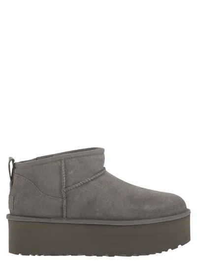 Ugg Ultra Mini Classic Boots With Plateau In Gray