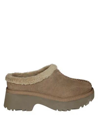Ugg W New Heights Cozy Clog In Brown