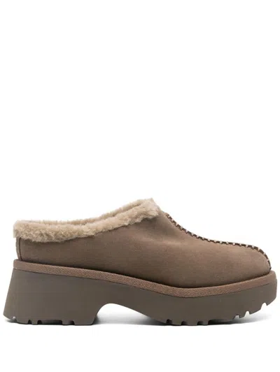 Ugg W New Heights Cozy Clog Shoes In Gray