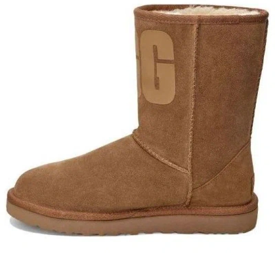 Ugg (wmns)  Classic Short  Rubber Logo Fleece Lined