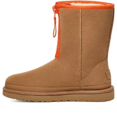 Ugg (wmns)  Classic Short Zipper Tape Logo Boot 'chestnut'