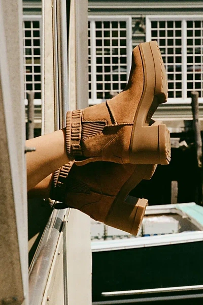 Ugg Women's Moxy Chelsea Boot In Chestnut, Women's At Urban Outfitters In Brown