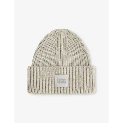 Ugg Womens Logo-patch Chunky-rib Stretch-knit Beanie Hat Light Grey