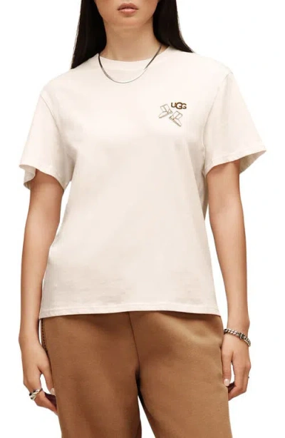 Ugg (r) Classic Boot Graphic Tee In White
