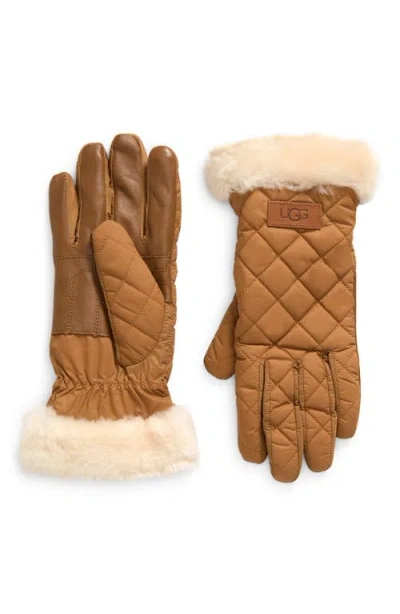 Ugg(r) Faux Fur Trim Quilted Gloves In Chestnut