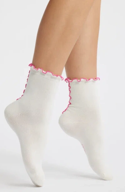 Ugg (r) Karsyn Ii Lettuce Edge Quarter Socks In White