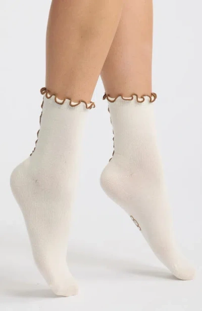 Ugg (r) Karsyn Ii Lettuce Edge Quarter Socks In White