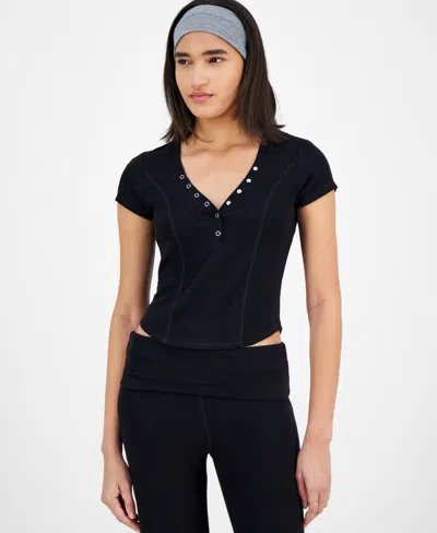Ultra Flirt Juniors' Ribbed Cropped Henley Short Sleeve In Black