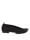 Uma Wang Leather Ballet Flats With An Asymmetric Toe. In Negro
