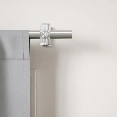 Umbra Flute 1" Rod 42-120" In Silver
