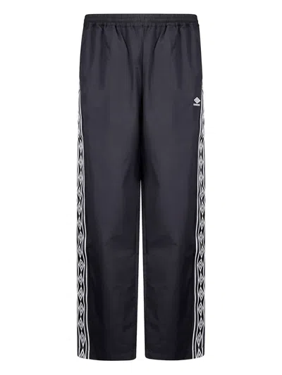 Umbro Elastic-waistband Side-stripes Trousers In Black