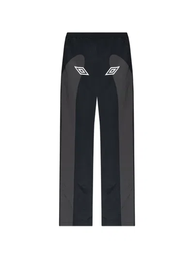 Umbro Logo-detail Trousers In Black