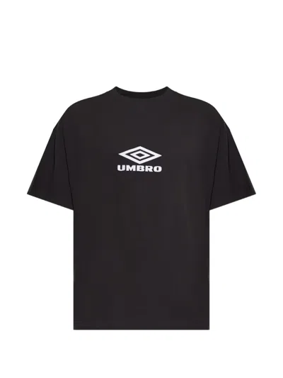 Umbro Logo-embroidered T-shirt In Black