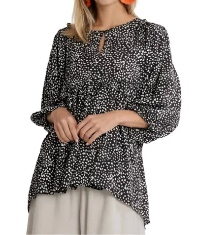Umgee Babydoll Keyhole Blouse In Black