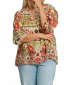 Umgee Border Print Split Neck Top With Puff Sleeves - Plus In Green Mix In Multi