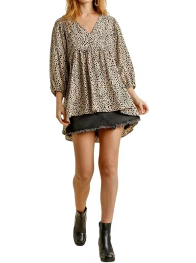 Umgee Cheetah Babydoll Top In Latte In Multi