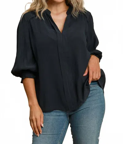Umgee Curvy Piper Split Neck Top In Black