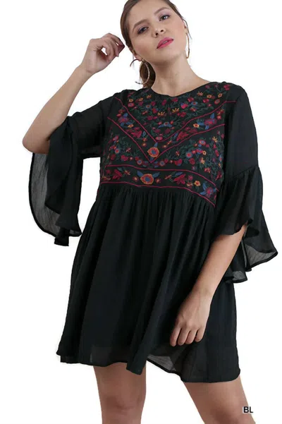 Umgee Floral Embroidered Keyhole Dress In Black