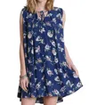 Umgee Floral Keyhole Sleeveless Dress In Navy In Multi