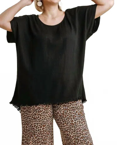 Umgee Frayed Hem Top In Black