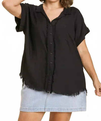 Umgee Linen Button Front Fray Hem Top - Plus In Black In Multi