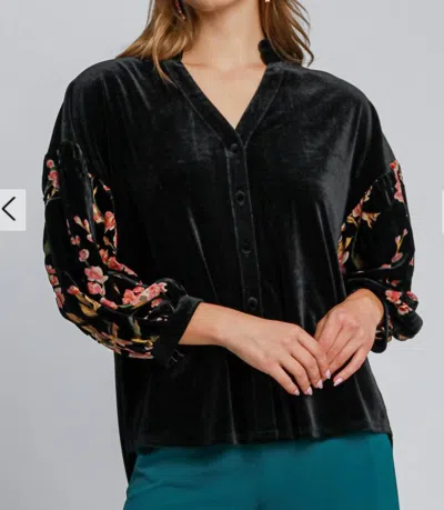 Umgee Puff Sleeved Velvet Top In Black
