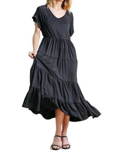 Umgee Tiered V-neck Maxi Dress In Black