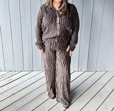 Umgee Velvet Vibe Pleated Pant In Brown In Multi