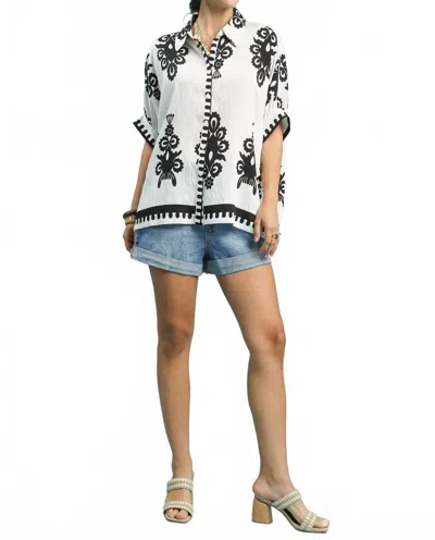 Umgee Women's Abstract Print Woven Blouse In White