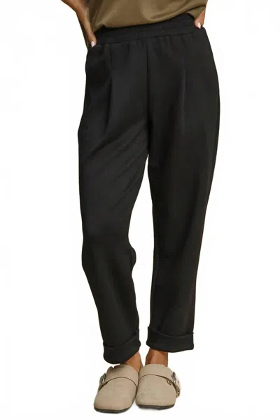 Umgee Women's Slim Knit Cuffed Pants In Black