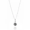 Unaloe Women's Elegant Flower-shaped Necklace In Sterling Silver