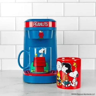 Uncanny Brands Peanuts Single Cup Coffee Maker Gift Set With 2 Mugs In Blue