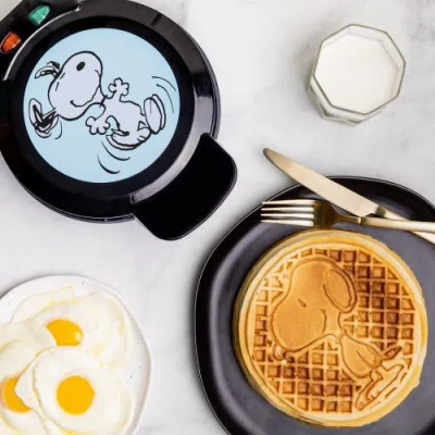 Uncanny Brands Peanuts Snoopy Waffle Maker In Multi
