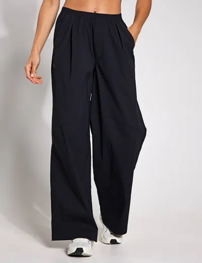Under Armour Women's Unstoppable Woven Parachute Pants