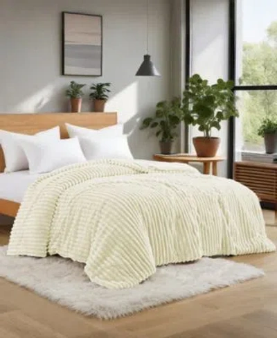 Unikome Year Round Plush Flannel Comforter In White