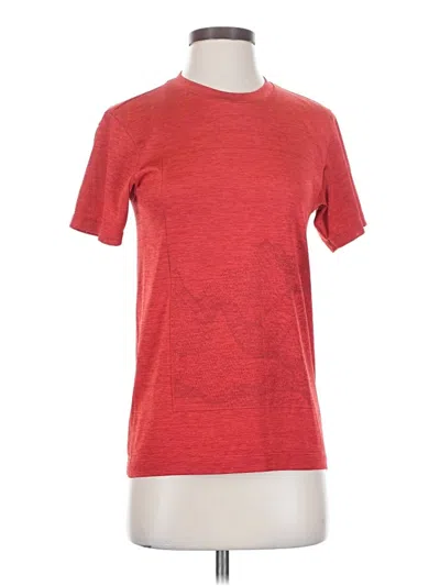 Pre-owned Uniqlo Active T-shirt In Red