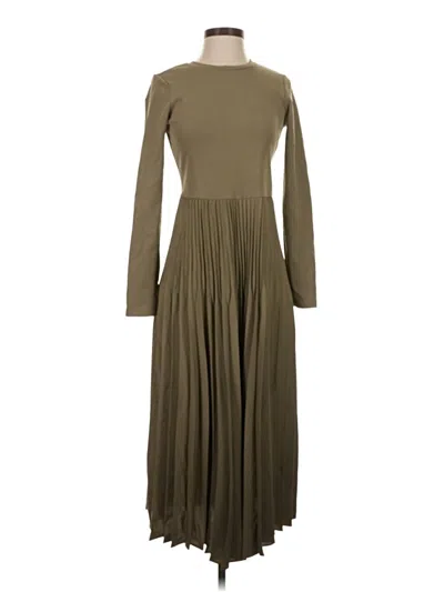 Pre-owned Uniqlo Casual Dress In Brown