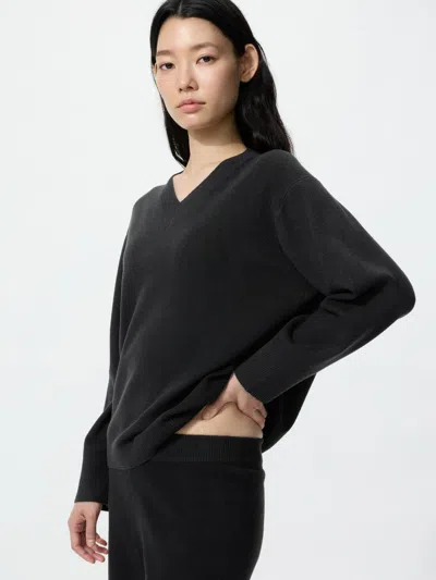 Uniqlo Women's Washable Knit V-neck Sweater Smooth, Black, Xs