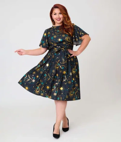 Unique Vintage Plus Size 1930s Swing Dress In White