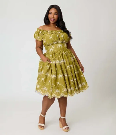 Unique Vintage Plus Size 1950s Off The Shoulder Ruffle Swing Dress In Green