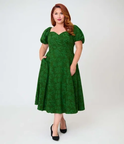 Unique Vintage Plus Size Jacquard Sweetheart Swing Dress In Green