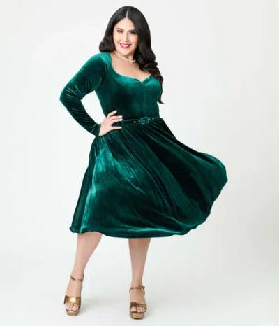 Unique Vintage Plus Size Long Sleeve Sweetheart Velvet Swing Dress In Green
