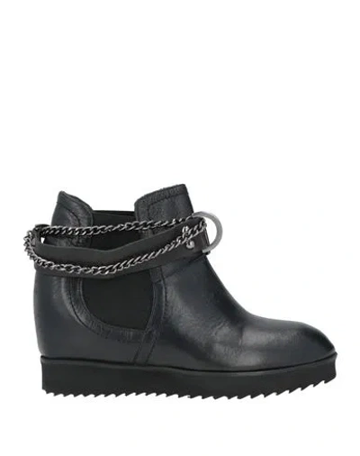 Unique Woman Ankle Boots Black Size 6 Calfskin In Multi