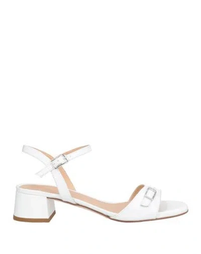 Unisa Woman Sandals White Size 11 Leather